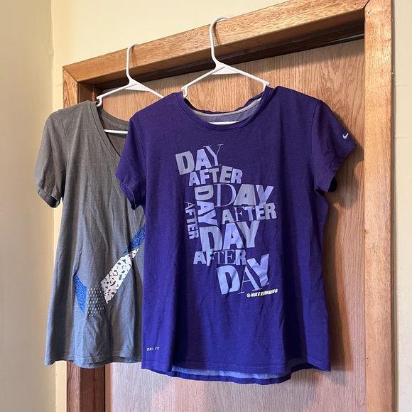 Women’s Nike T-shirts bundle Sz Medium - Picture 1 of 5